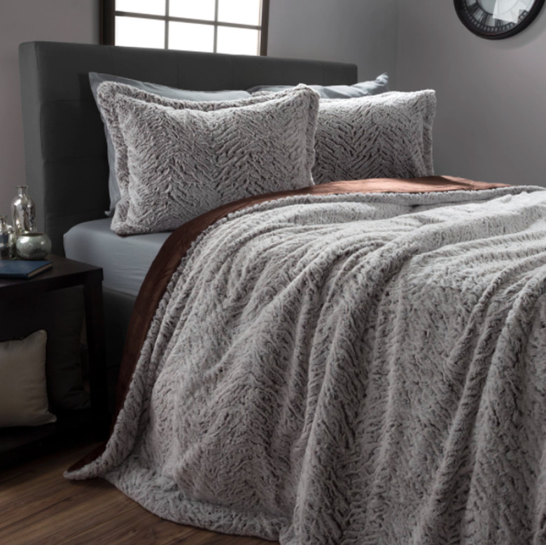 faux fur comforter
