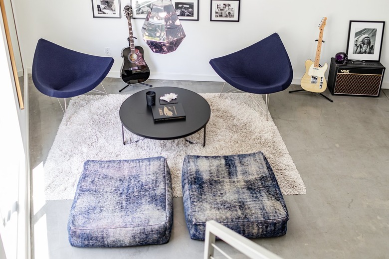 small apartment decorating ideas with a large rug