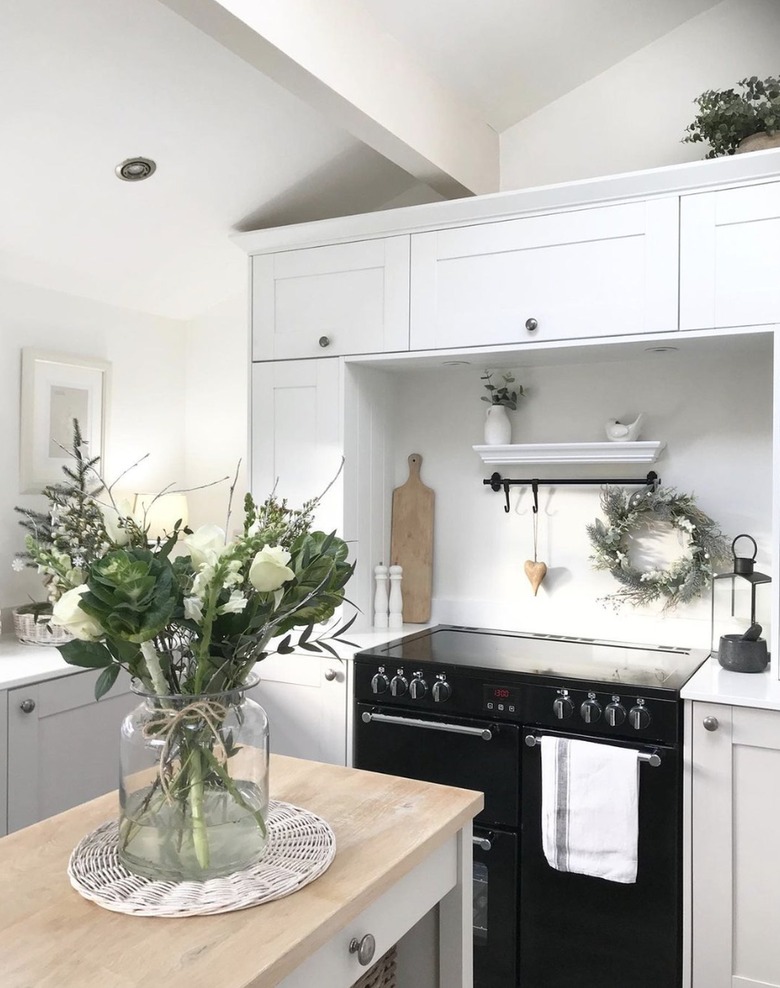 small apartment decorating ideas with kitchen shelves