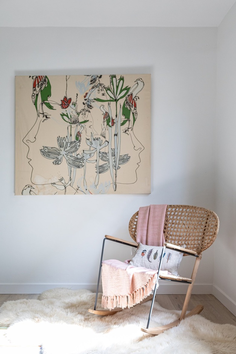 small apartment decorating ideas with large wall art