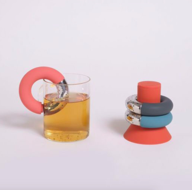 donut-shaped tea infuser set