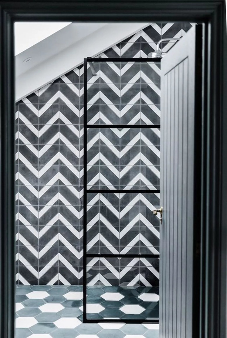 chevron and hexagonal tiles patterns in bathroom