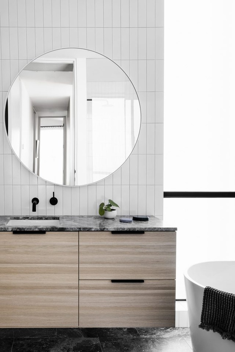 black and white bathroom