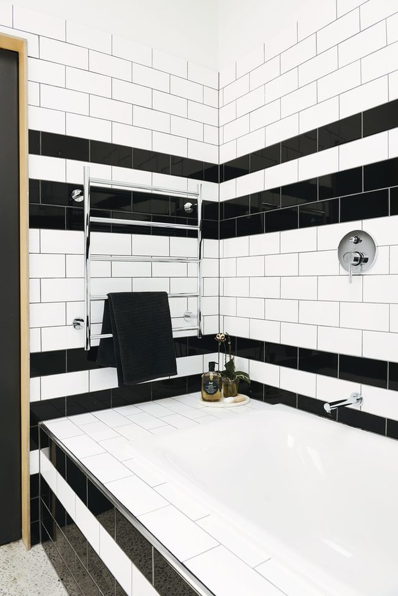 black and white bathroom