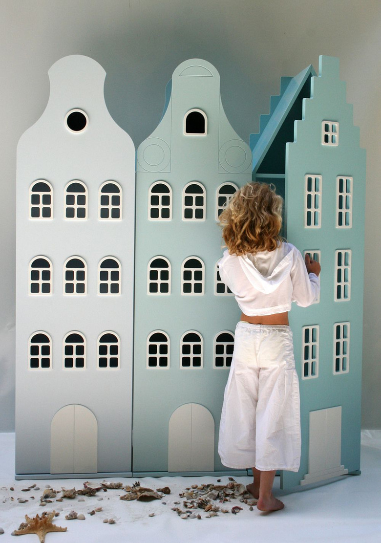 freestanding closets for child's bedroom