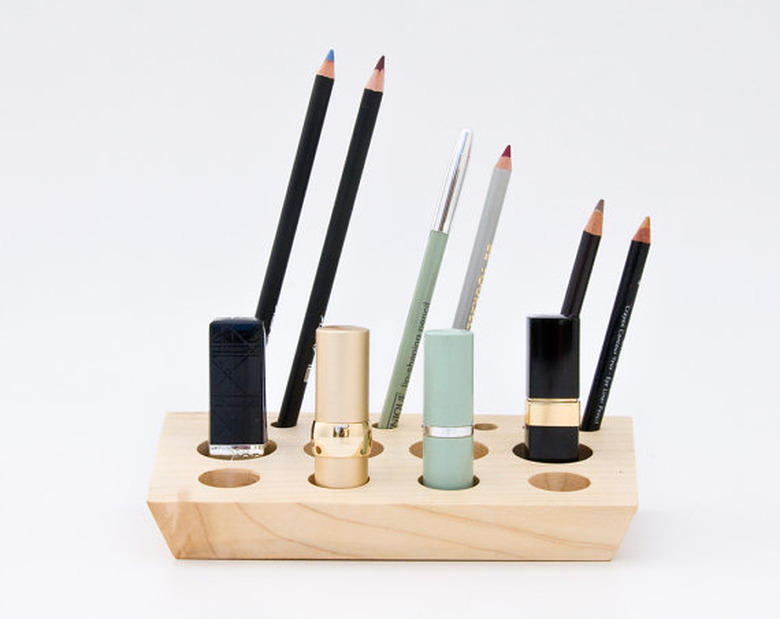 wood lipstick holder