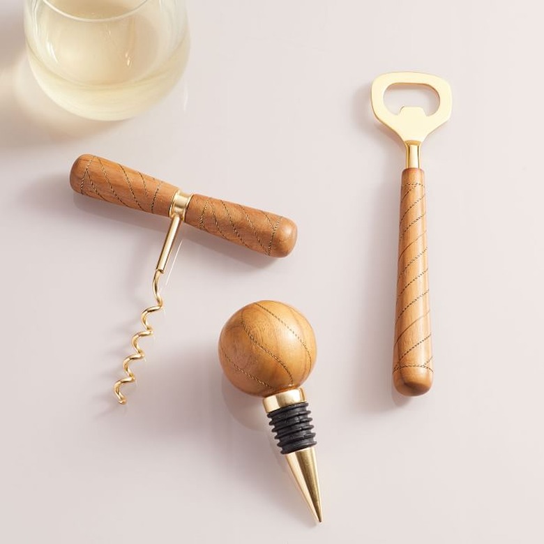 wood and chain bar tools set