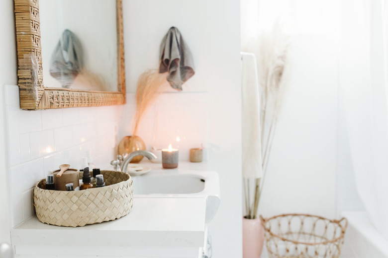 Boho California bathroom