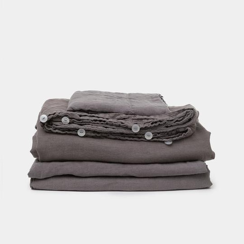 Simple Linen Bedding for rustic bedroom idea