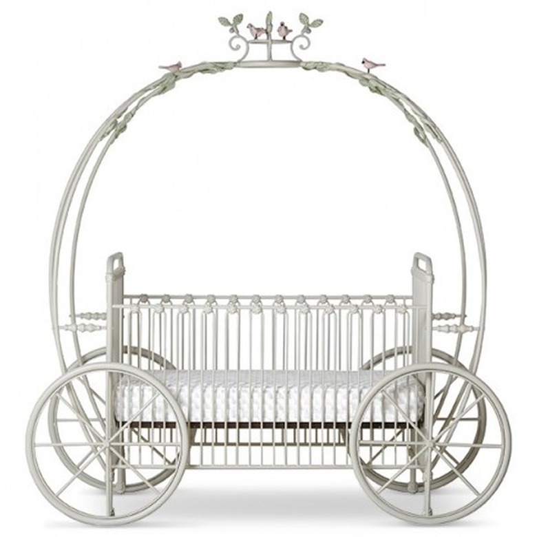 Cinderella's Princess Carriage Crib with Garland