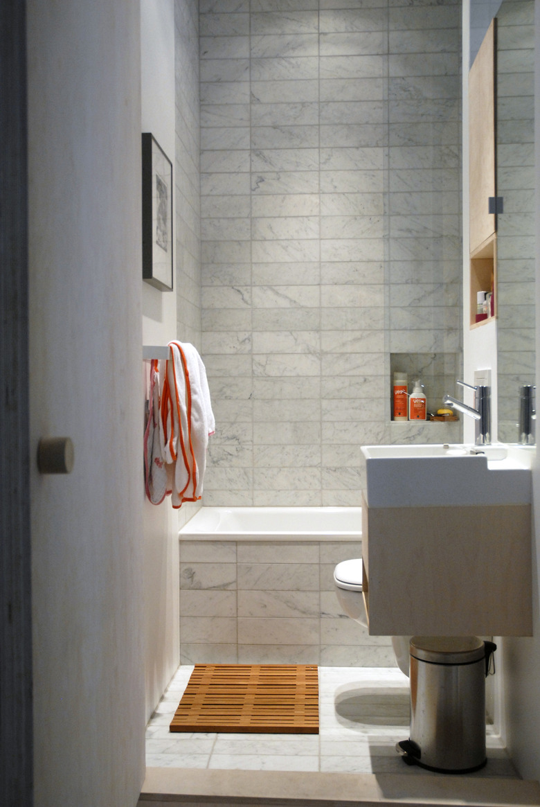 marble tile bathroom