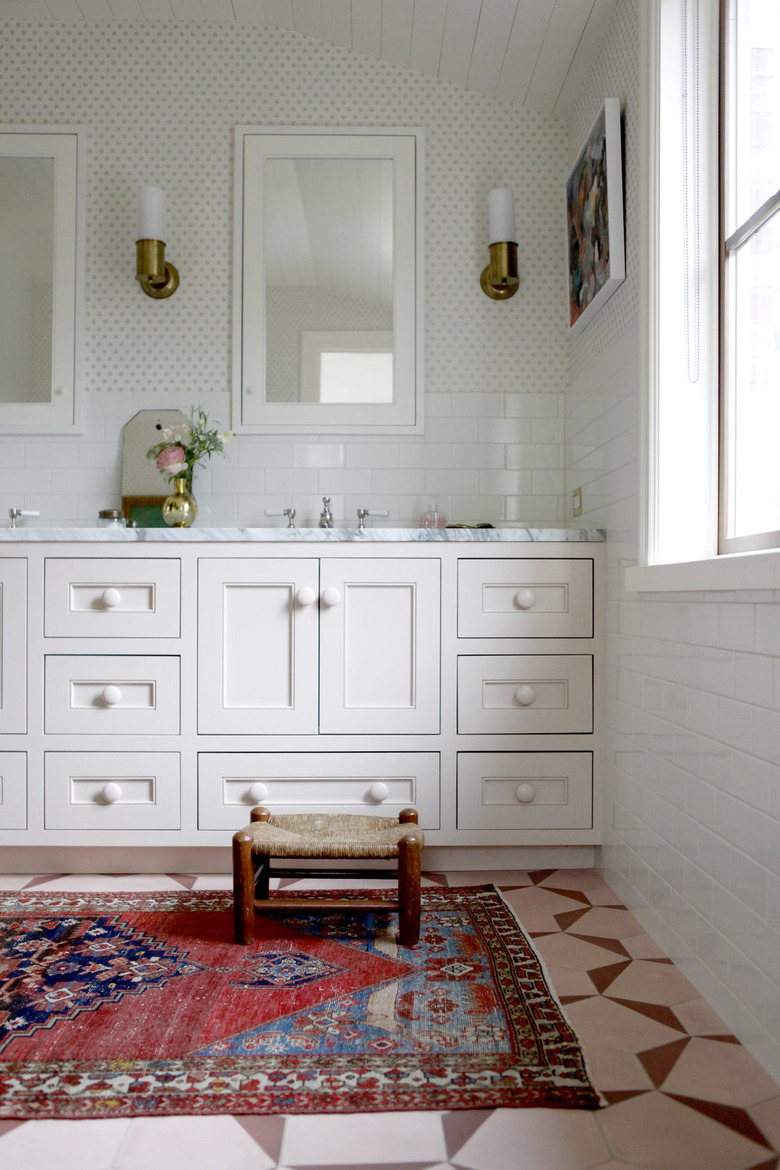 bathroom with pink tile