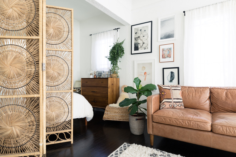 screen separating bedroom