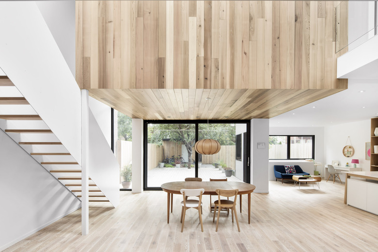 Entrance With Tons Of Light