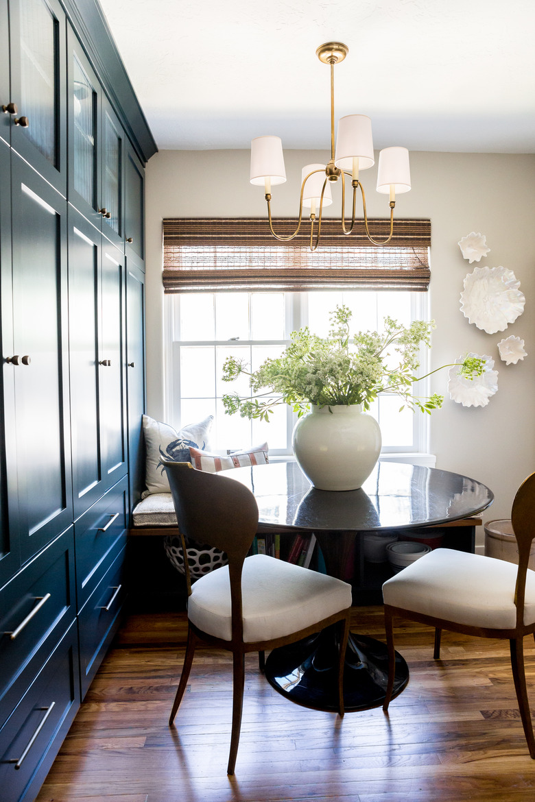 dining room with blue walls