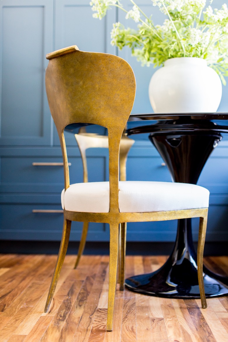 dining room with blue walls