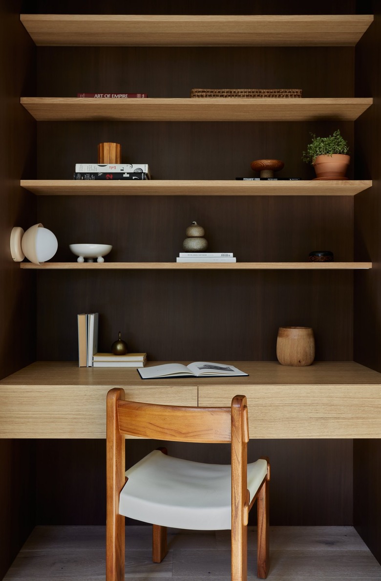 A built-in desk in a guest bedroom