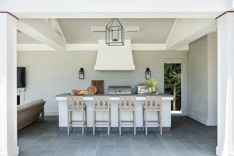 Outdoor kitchen setup