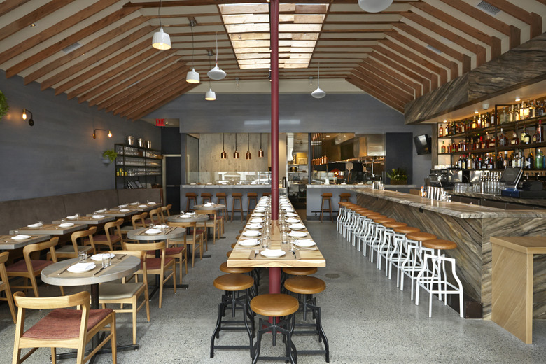 View of entire restaurant from entrance