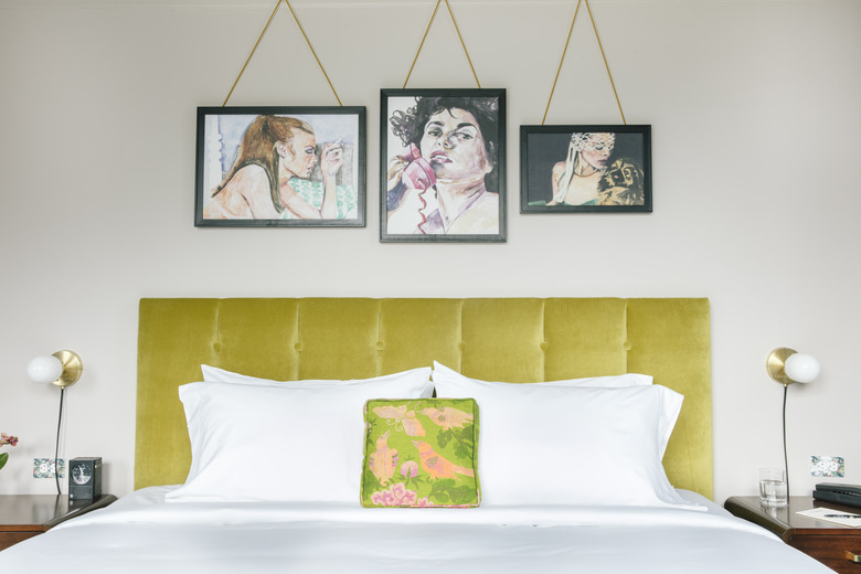 hotel clermont guest room