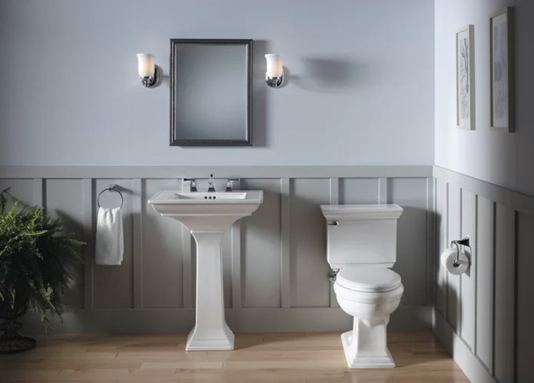 Recessed medicine cabinet with adjustable shelves