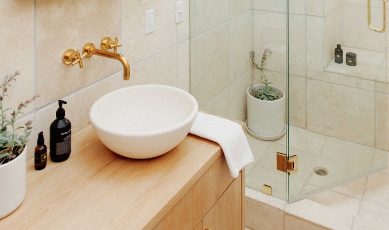 wall mounted bathroom faucet