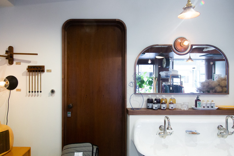 wall-mounted bathroom sink