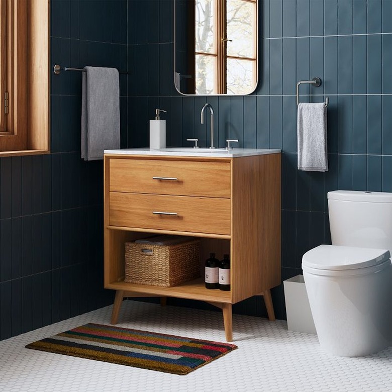 bathroom with striped rug in front of vanity