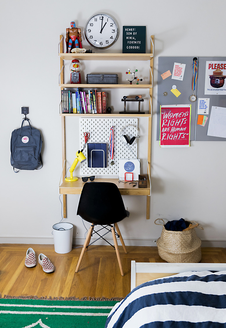 Kids' bedroom desk with black Scandinavian chair