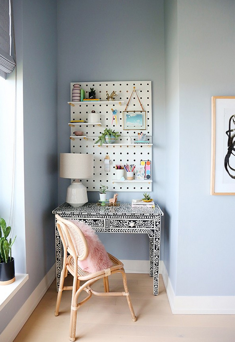 Kids' bedroom desk area in pink