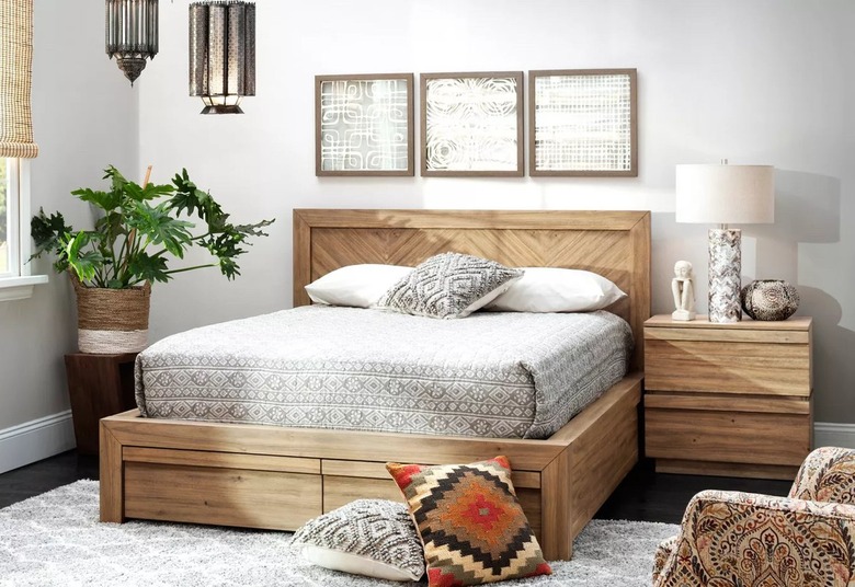 Raymour & Flanigan Playa Platform Storage Bed