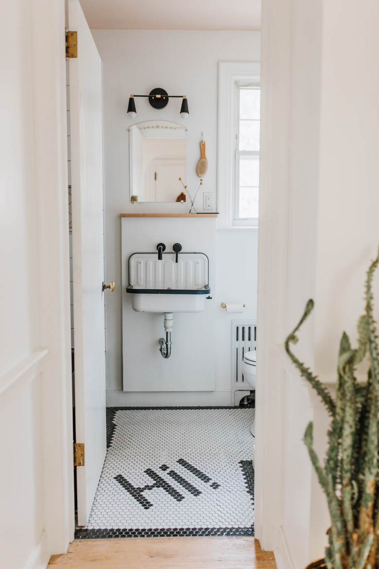 bathroom with mosaic tile