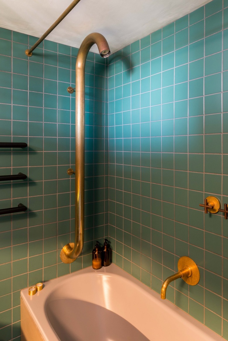 The shower of the primary bath.