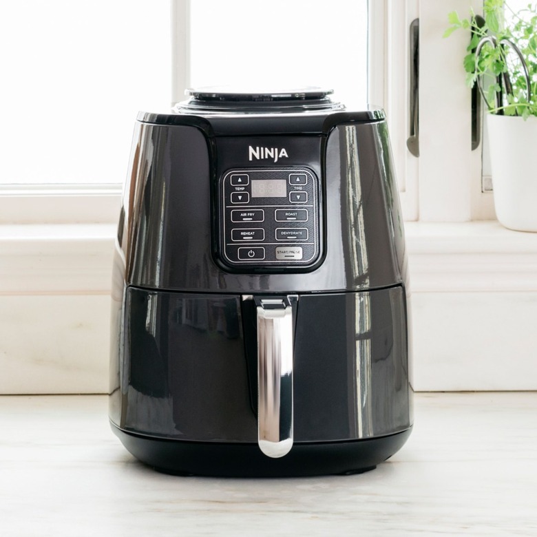 air fryer in black