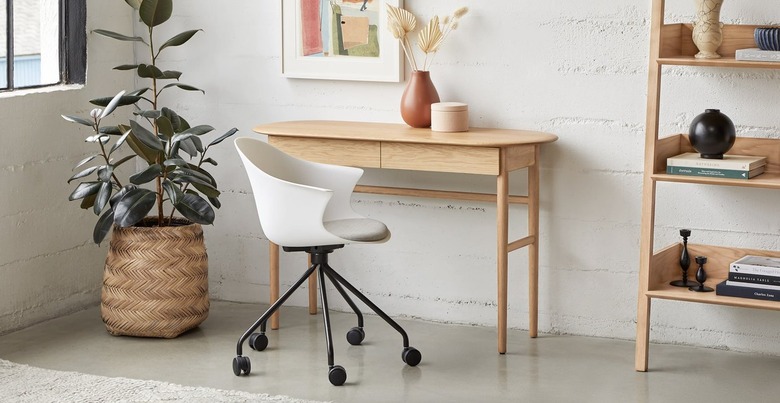 Article. Valis Oak Desk