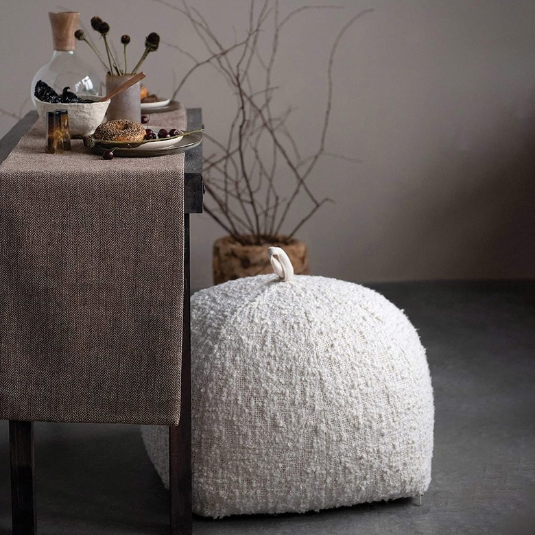 boucle handle pouf