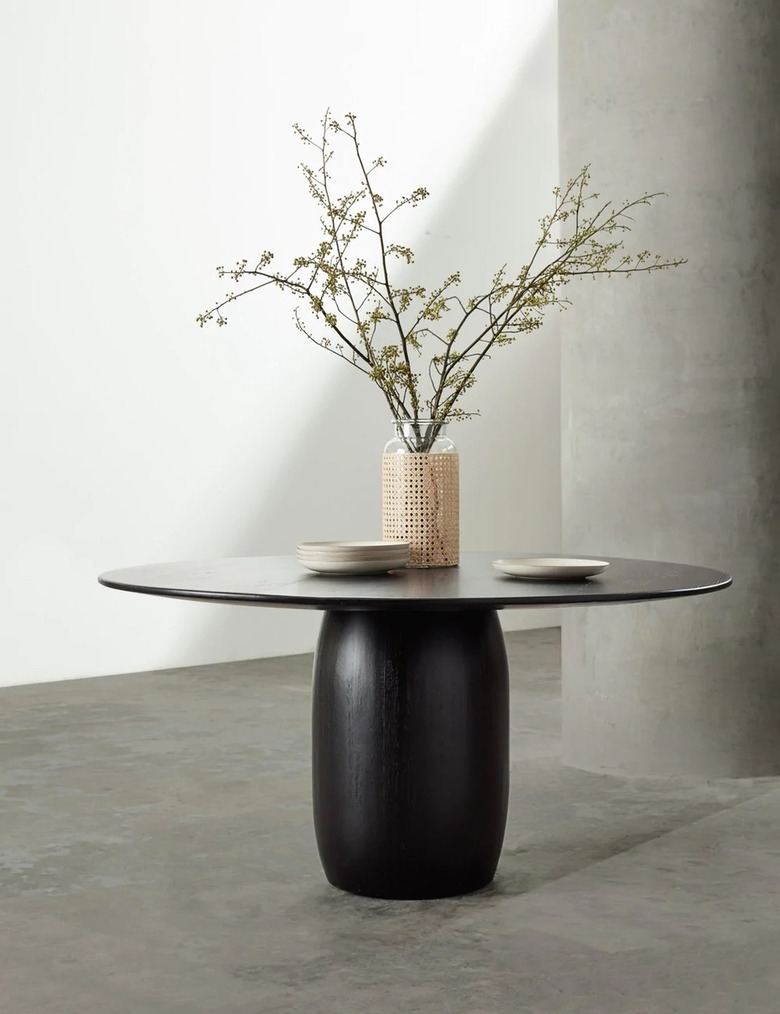 black round table with vase