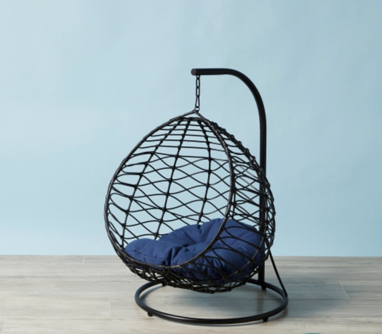 Tommy Bahama 30-Inch Teardrop Swinging Pet Bed With Cushion