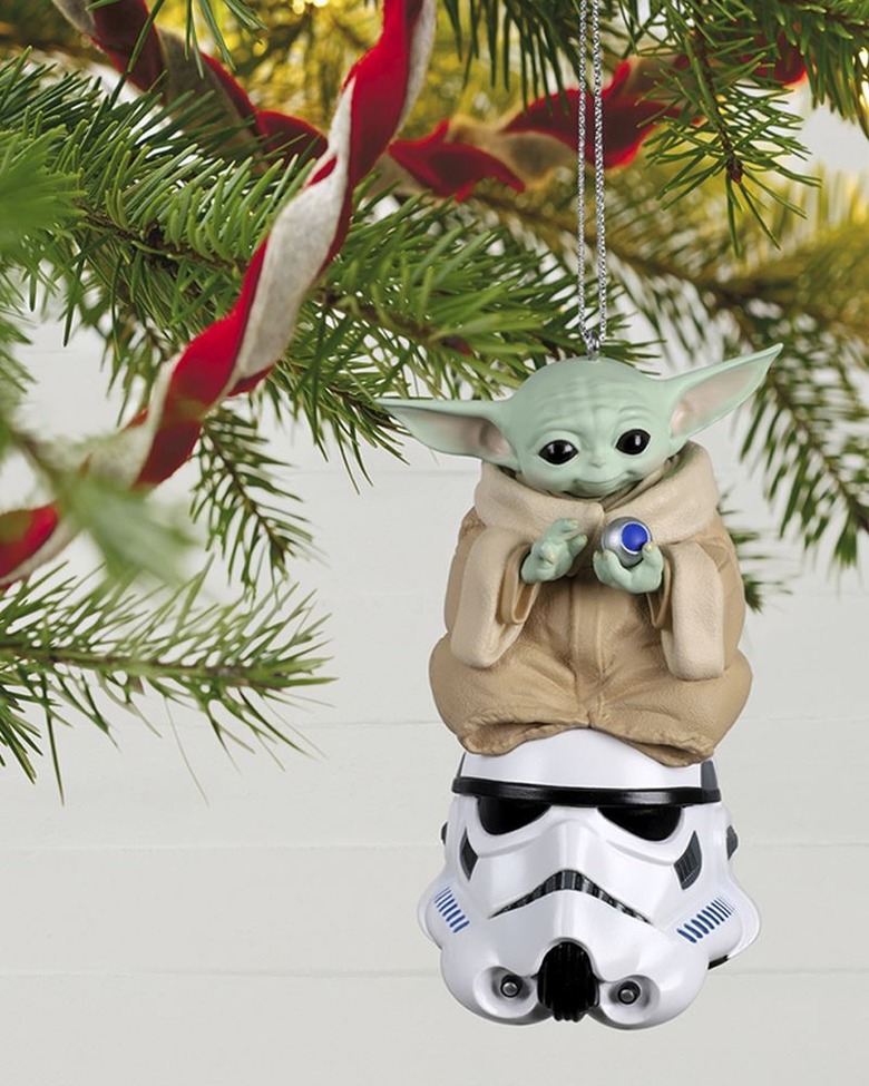 Hallmark Star Wars:The Mandalorian The Child Grogu Ornament