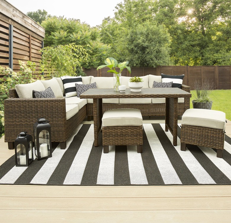 Outdoor wicker sectional set with light cushions