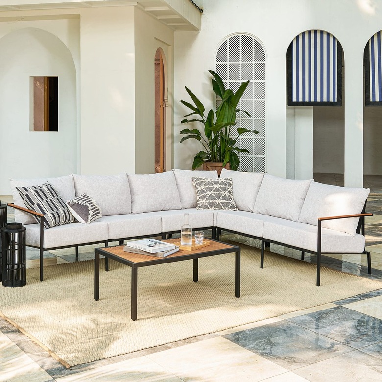 Outdoor sectional