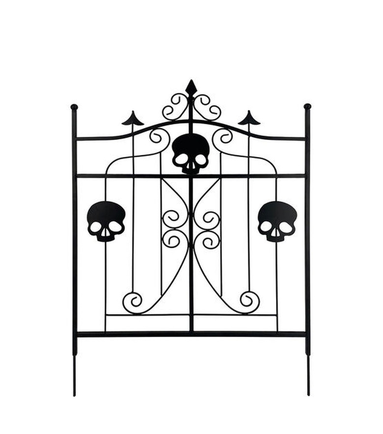 Place & Time Halloween Small Graveyard Fence Yard Stake