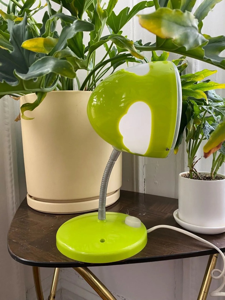 Noihsaf Bazaar used and vintage furniture online