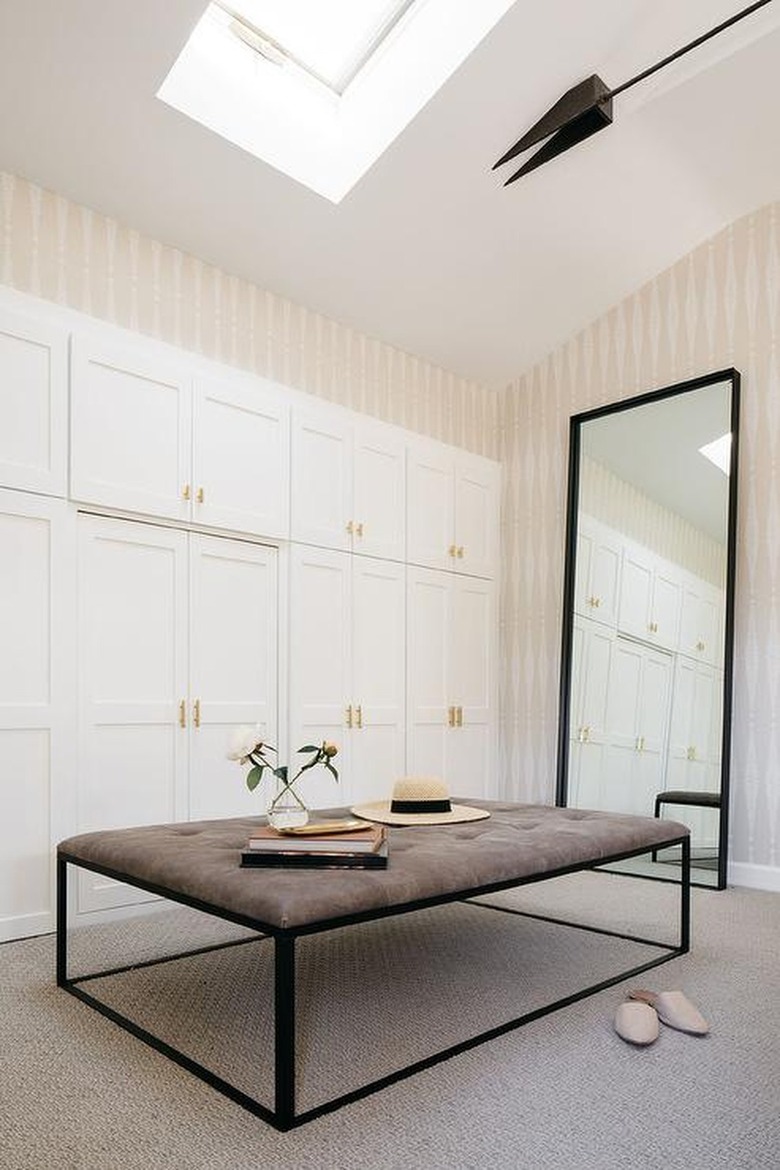 walk in closet/dressing room