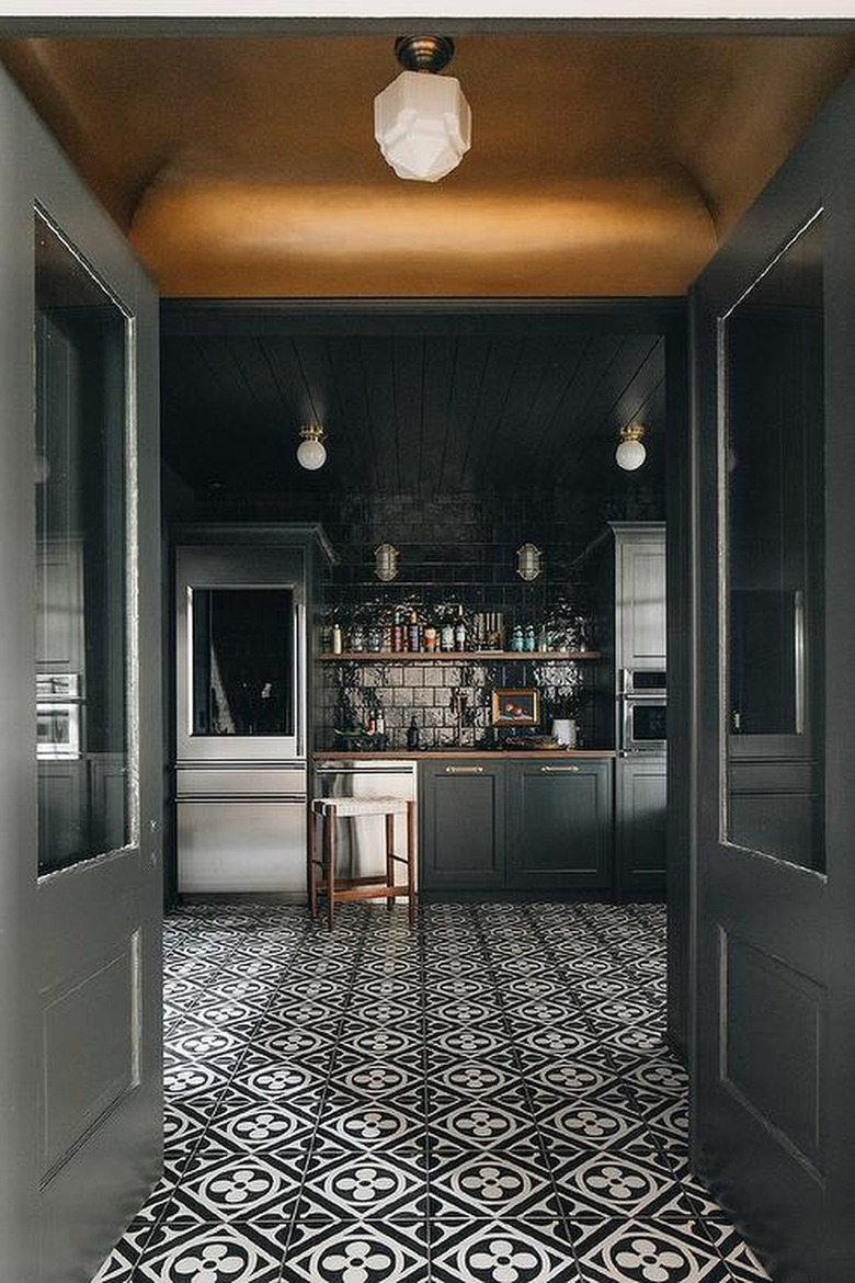 hunter green kitchen with floral pattern tile