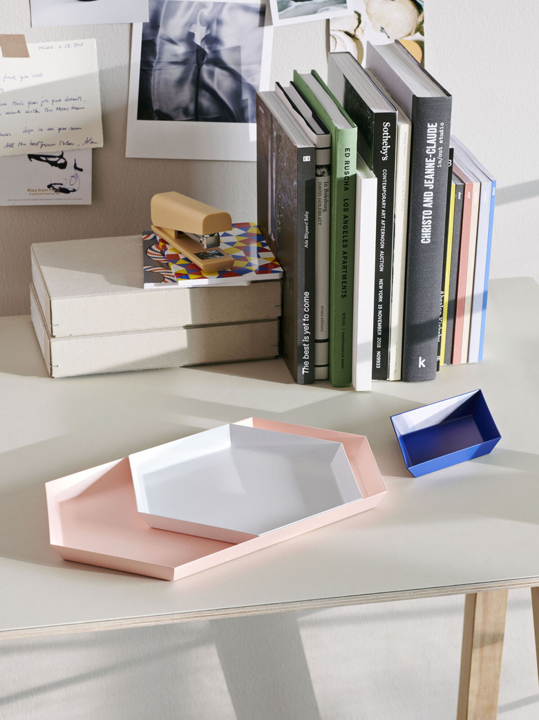 blush room decor with tray on desk by Hay