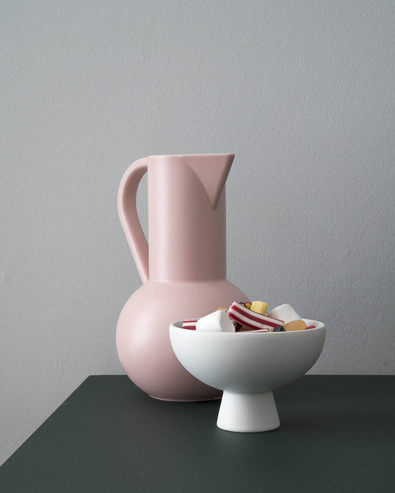 blush room decor with water pitcher by Raawii