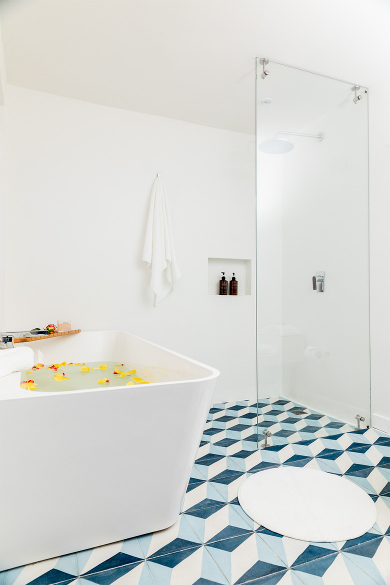 The Lucho room bath Casa Legado