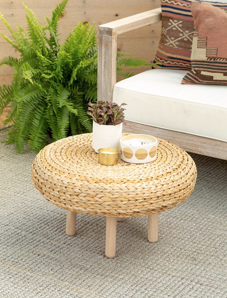 Instant and easy table from IKEA using a floor pad.