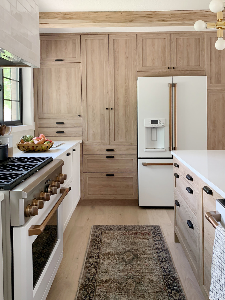 kitchen with Chris Loves Julia line of textured Shaker cabinet doors in Cove